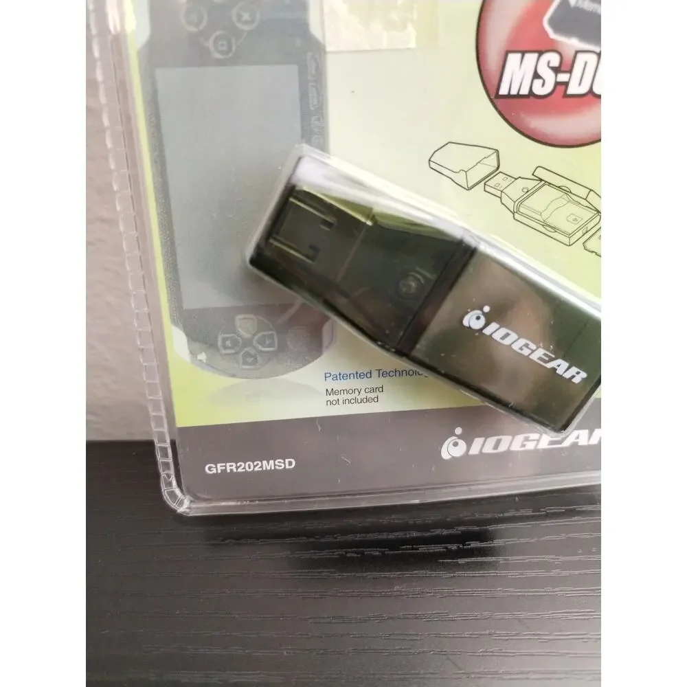 IOGEAR USB 2.0 Pocket Card Reader/Writer (Model: GFR202MSD)